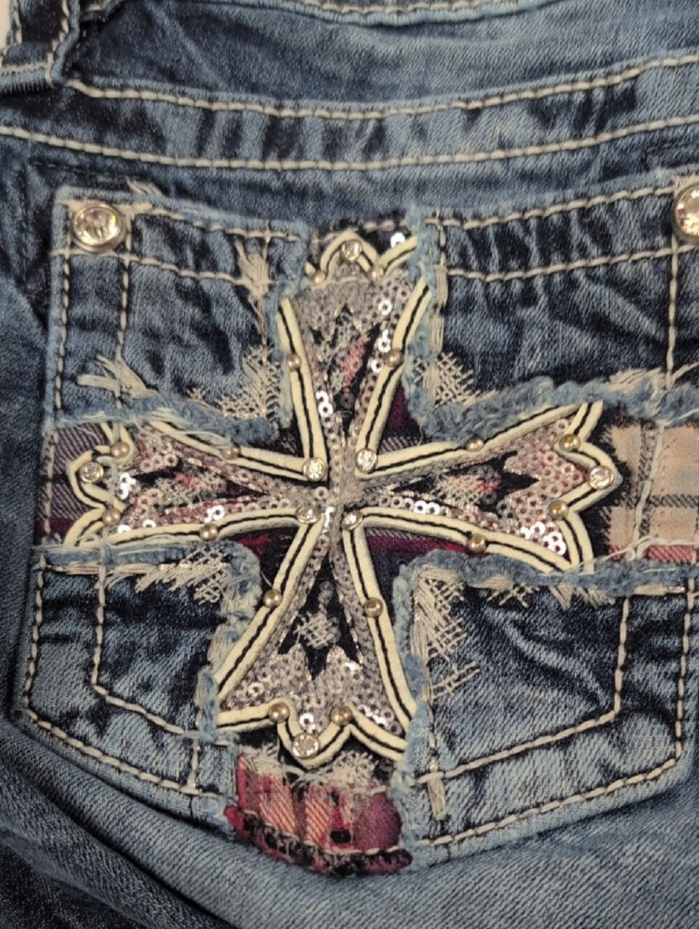 Miss Me Signature Slim Boot Jeans Size 26 Plaid Cross Embellished Distressed - Picture 8 of 15